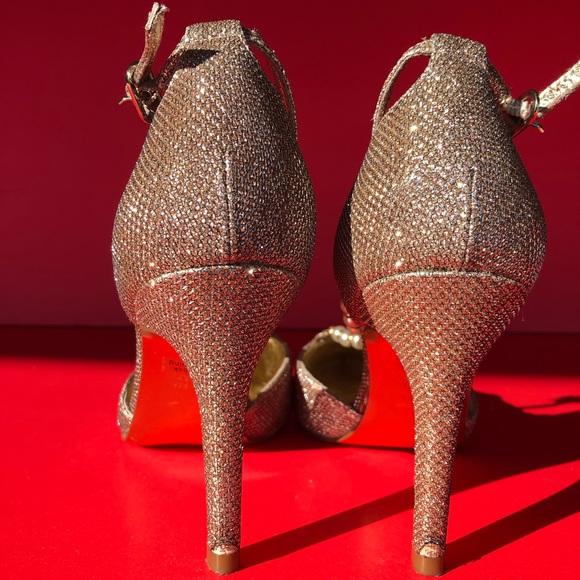 Adrianna Papell gold colored heels - Picture 4 of 8